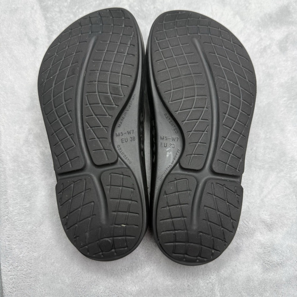 Oofos Ooriginal Recovery Sandals Unisex Black M5-W7 EU 38 Comfort Washable Beach - Picture 6 of 9